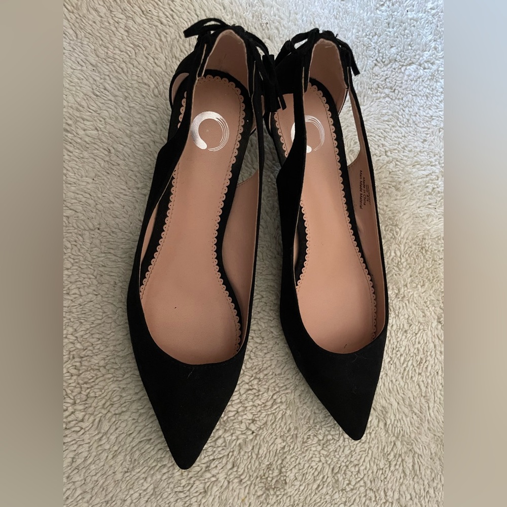 Size 8.5 Black Low Heel 2 inches or below *like new*